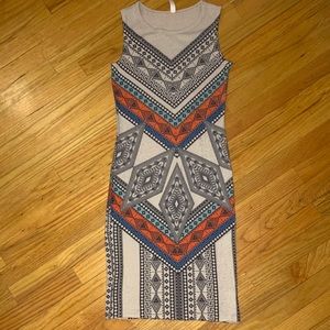 Sleeveless tribal print Sheath dress